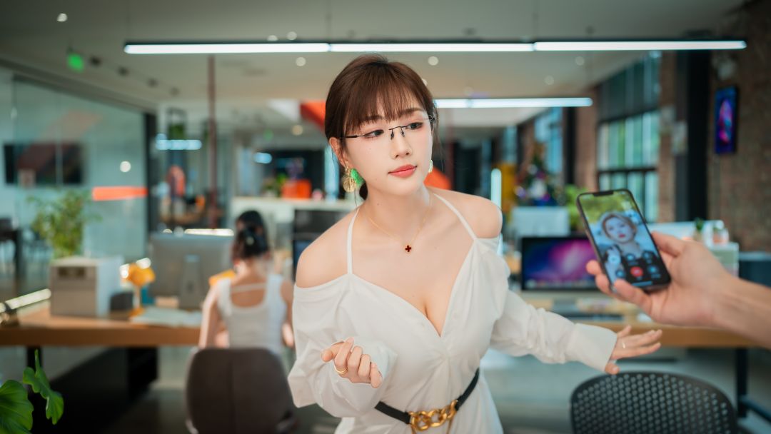 完蛋！我被美女包围了！之前传游戏截图