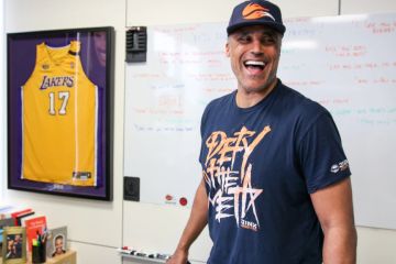 这位前NBA冠军收购了一支LoL战队后，原本疏远的儿子和他更亲了