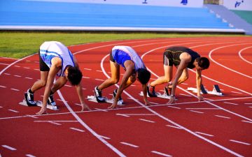 小伙伴知道短跑运动员为什么要下蹲起跑？