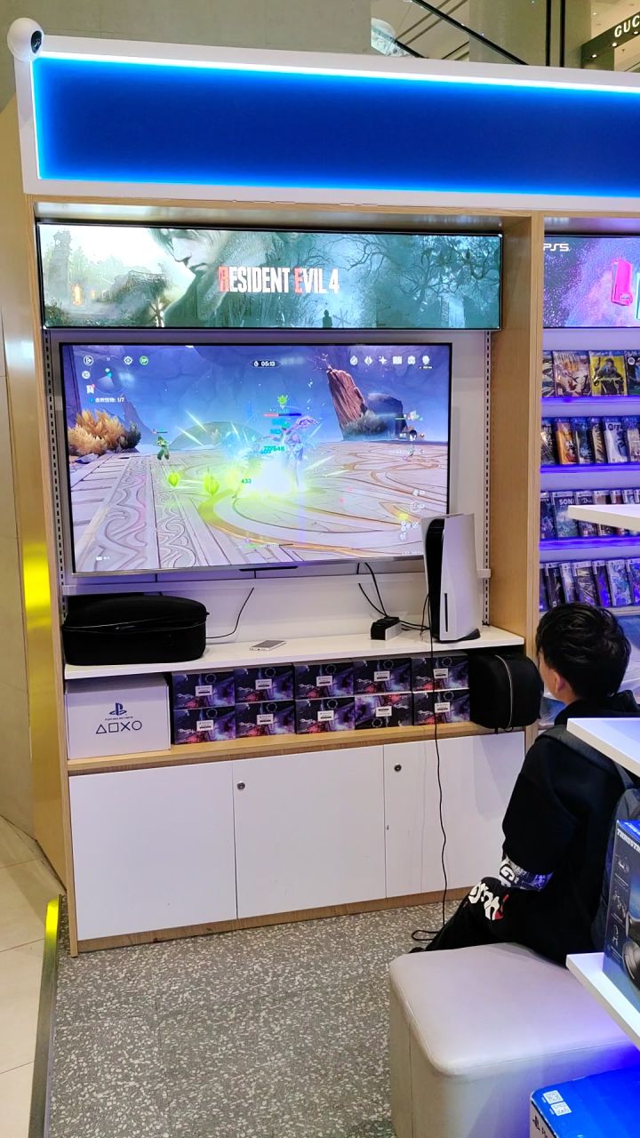 续集：今天又来吃饭，结果谁家小孩又在_______截图
