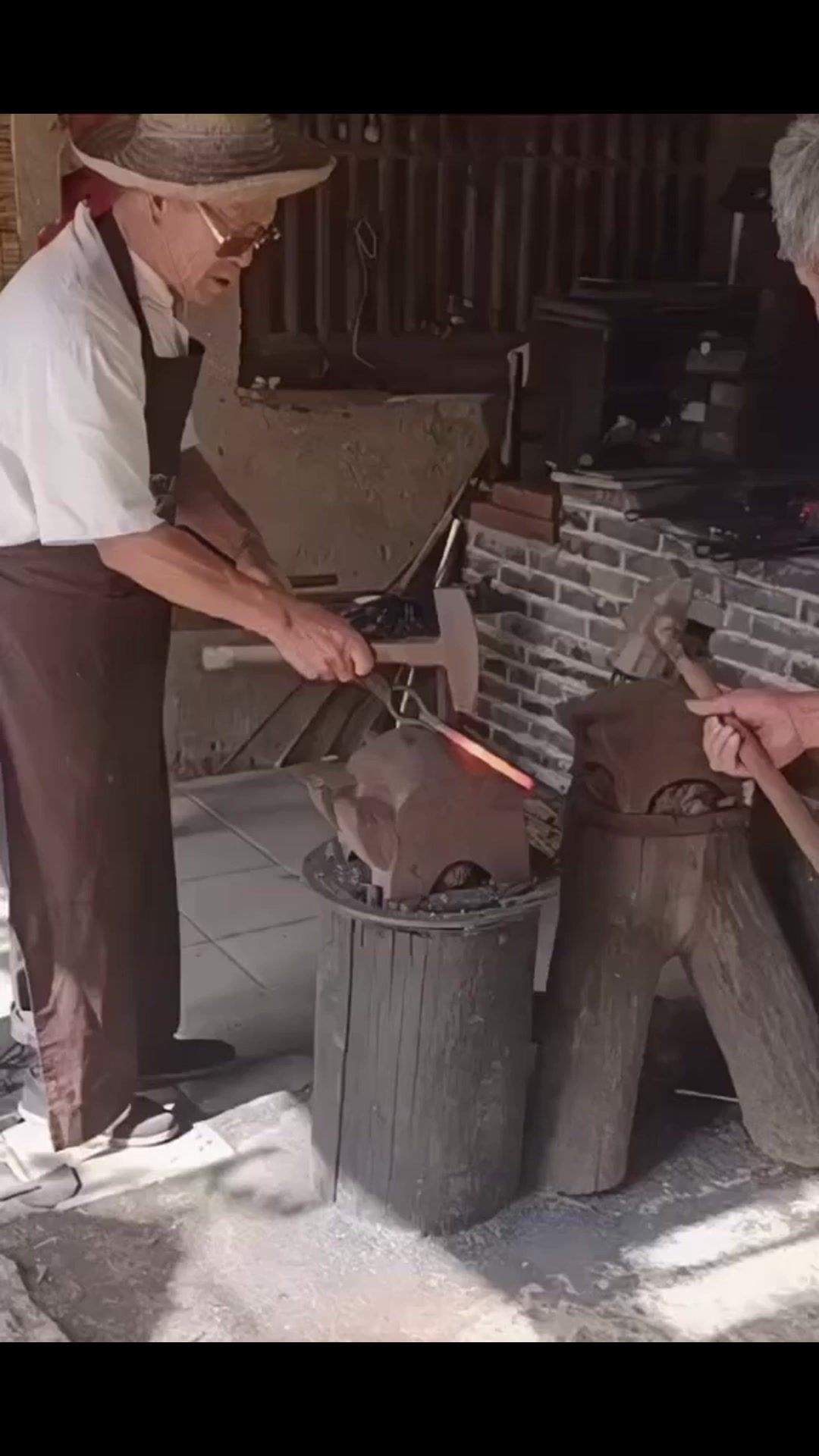 video-3846560