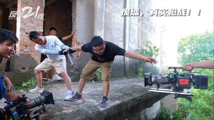废墟作战,真打真摔,真男人!截图