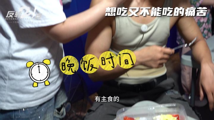 眼巴巴看着汉堡被抢走的减脂兵王截图