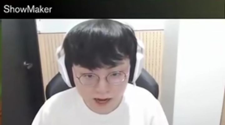 秀神一把卡牌打出自己两个痛苦面具截图