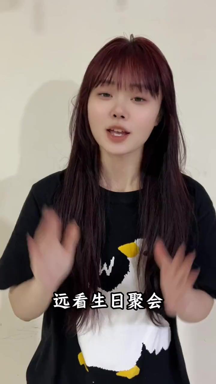 MISS和SKY切磋DNF手游 愿赌服输 献才艺截图