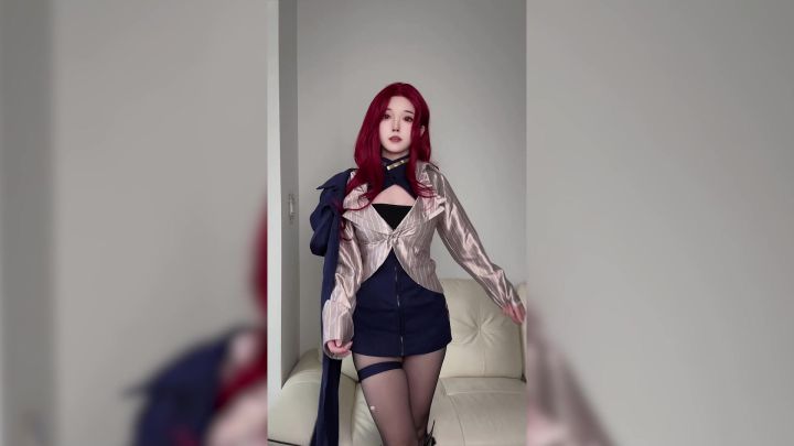 绯红舞步,姿态万千!“地下女王”玛蒂娜!截图