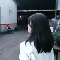 “心中总有对你的牵挂，像愈合不了的疤”