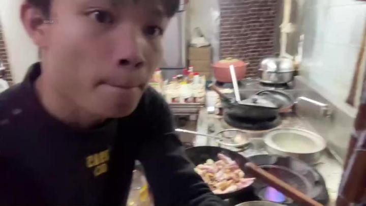 虎牙美食主播的生活美食之旅厨房做菜全过程小伙厨艺不错自己开店截图