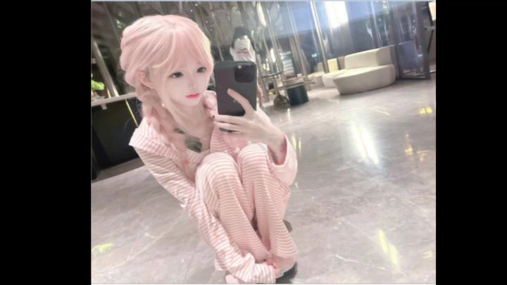 可爱的萌妹子小萝莉粉色头发发色好好看少萝日常时尚穿搭好美啊截图