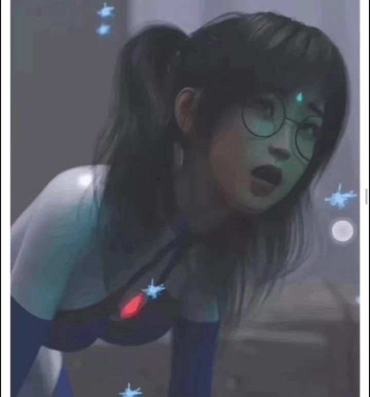 蓝色女奥特曼的额头发出光线截图