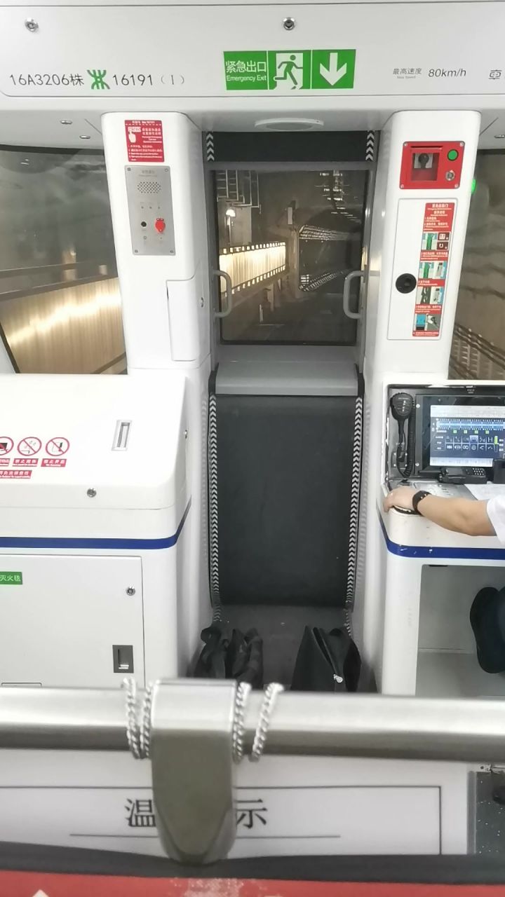 第一视角穿梭地铁隧道截图