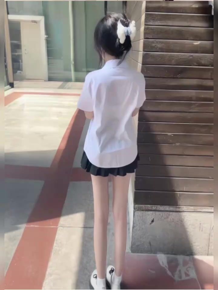 可爱的萌妹子时尚穿搭好看的学生妹身材真好啊小仙女啊截图