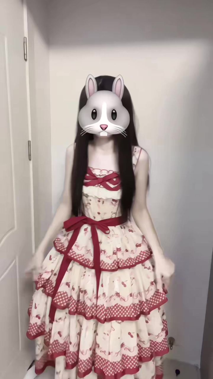 粉色草莓裙截图