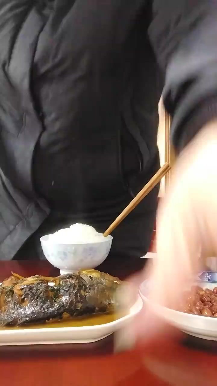 32岁中年大叔神坡农二今天晚饭吃猫和老鼠汤姆最喜欢的红烧鱼截图