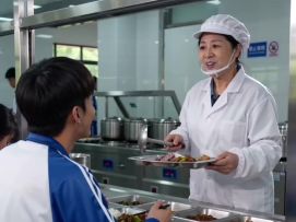 不同野王去食堂打饭时的待遇