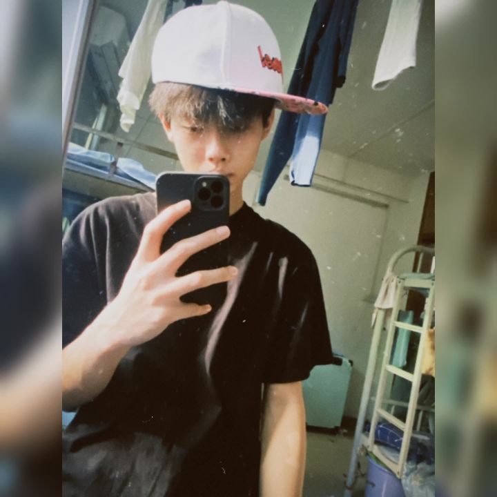 好希望你能在我身边 这样我掉眼泪的时候就不需要用袖子去抹了.截图
