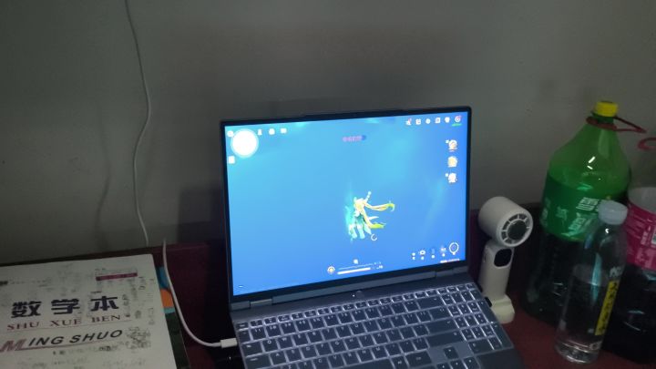 打个怪给我打到虚空去飘着了截图
