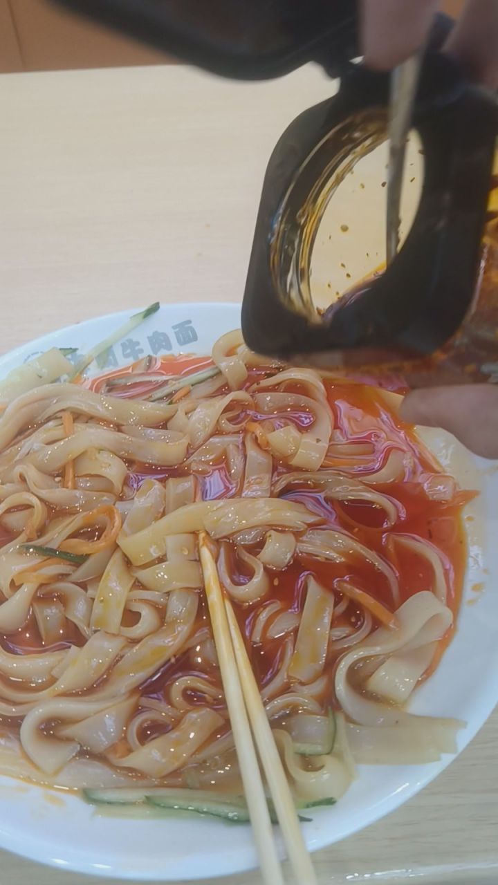我再吃亿点点辣截图