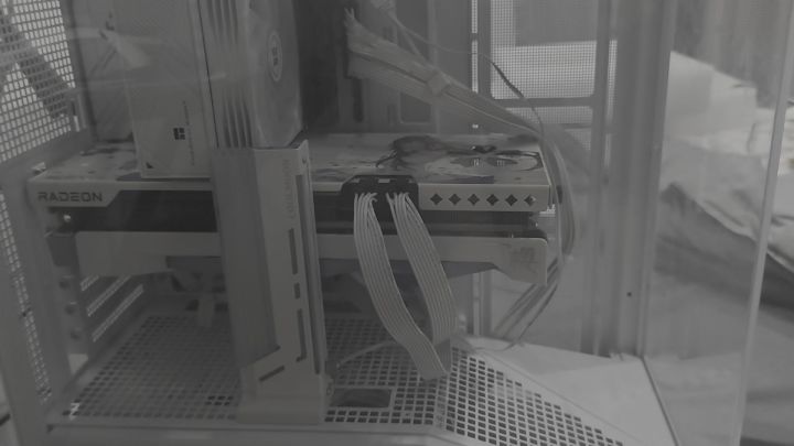 离职了，但是努力半年电脑配好了截图