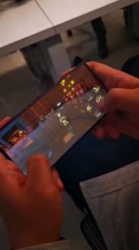 【震精！→_→】VGAME竟然适配了华为Mate X折叠屏？！