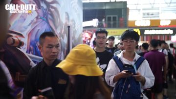 《使命召唤手游》CJ现场惊现女粉，日后带妹上分有望了？