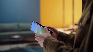 HUAWEI Mate X2 畅玩《鸿图之下》实际演示视频