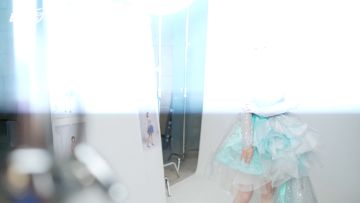 零号机甲驾驶官张含韵拍摄花絮放送中