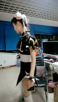 办公室惊现春丽小姐姐，小伙伴们下巴都掉了！