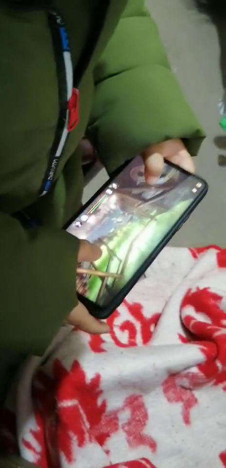 亲戚孩子要玩游戏截图