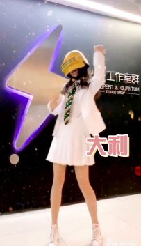 除夕快乐  小白裙给大家拜年啦！神秘活动今晚开启！