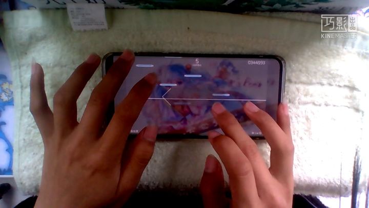 拙劣手元(可算音画同步了):云女孩IN12φ(附歌词截图