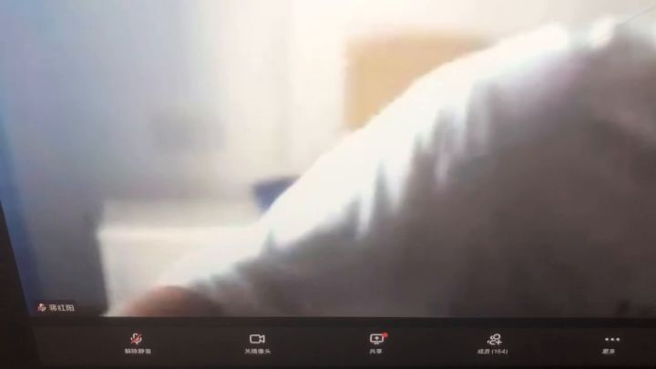 同学上网课的日常截图