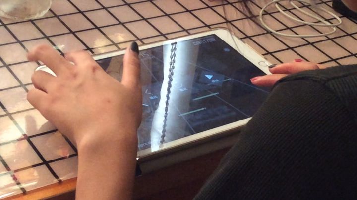偷拍我姐打歌。截图