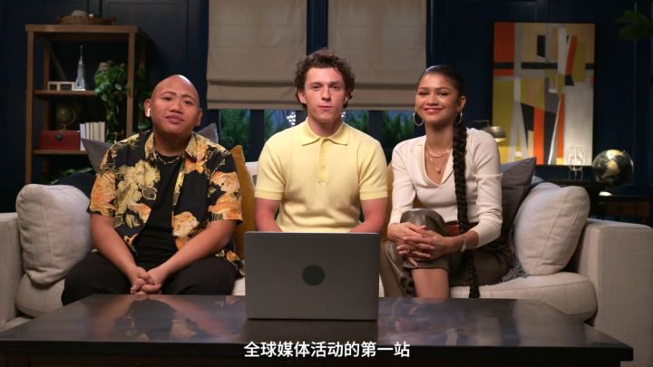 《蜘蛛侠:英雄无归》三位主演看到预告的反应截图