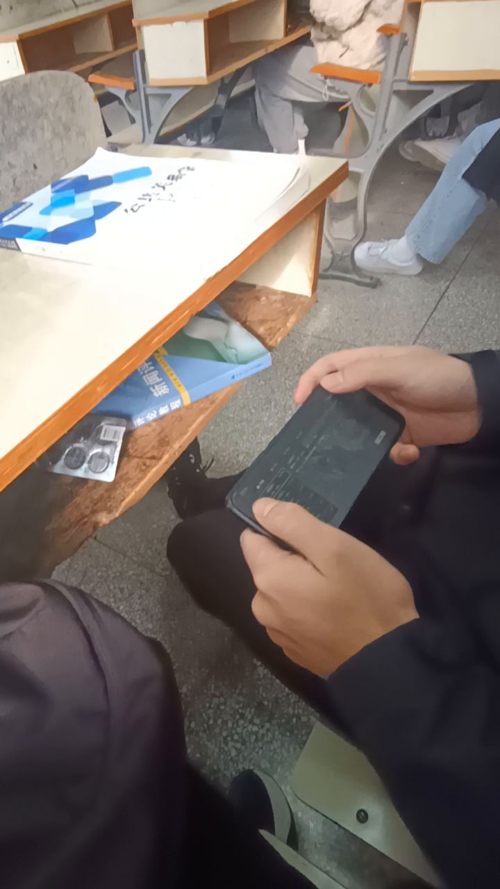 同学说他将要保底,结果对三,哈哈哈截图