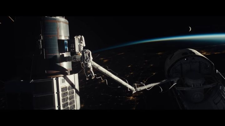 电影《月球陨落（Moonfall）》开场5分钟片段截图