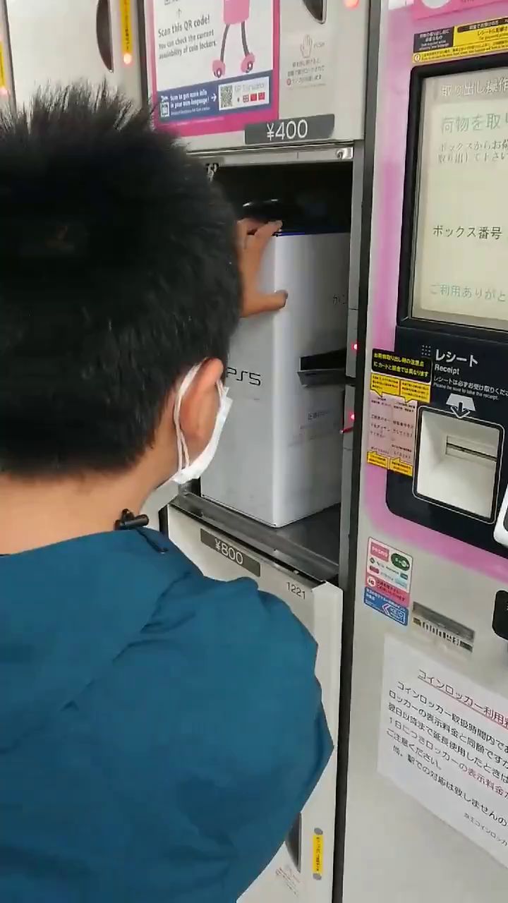 【3DM游戏网】父亲送儿子PS5当圣诞礼物截图