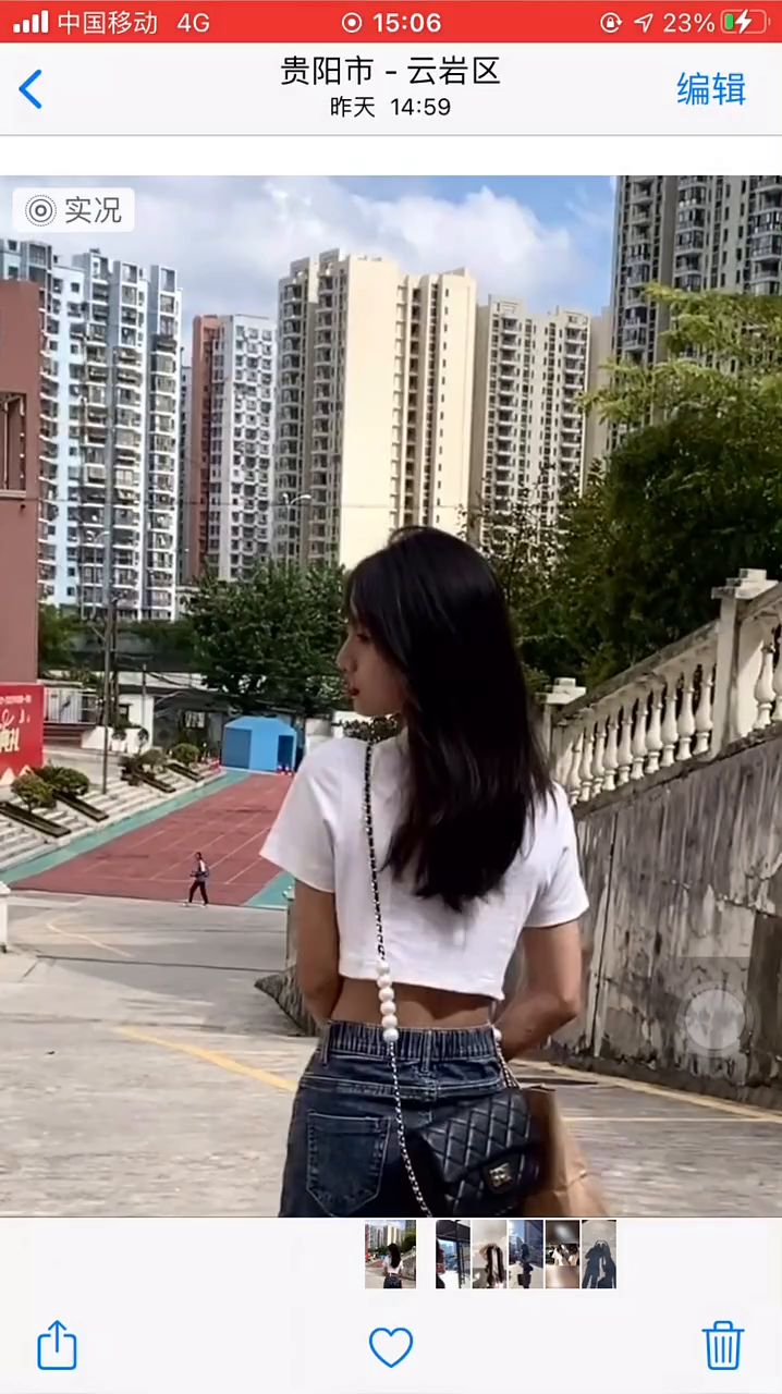 我还是很喜欢你,像老故事里的泛黄相片,美的是你。截图