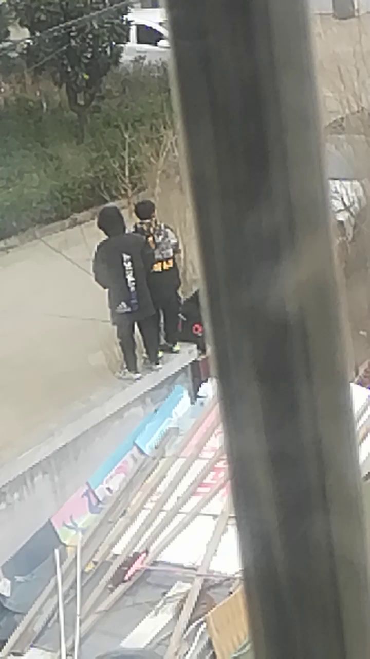 在线作死的小孩😕截图
