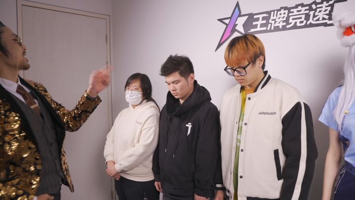 【新年飙车】作为职业赛车手,你拿什么和我斗?截图