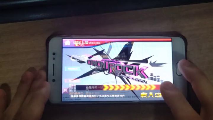 今天在 QQ 空间翻到早年的三无卡农视频截图