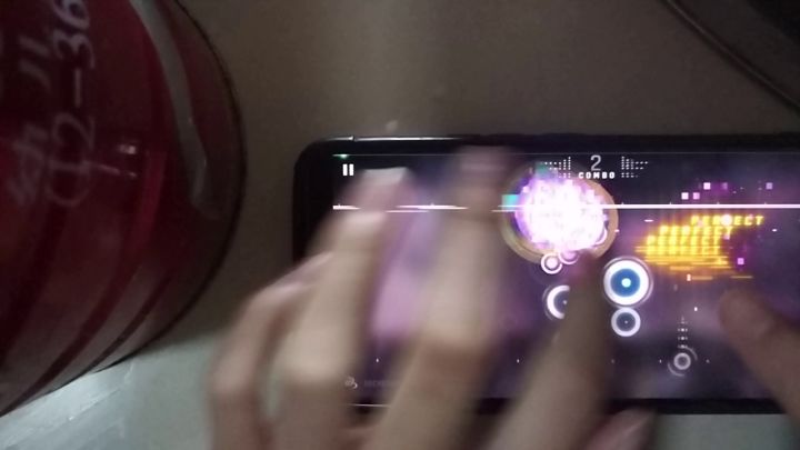 第一次玩音乐世界就被暴打的屑截图
