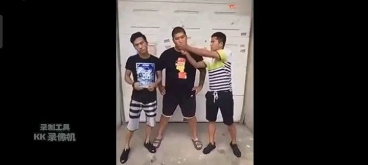 来,小亮给他整个活截图