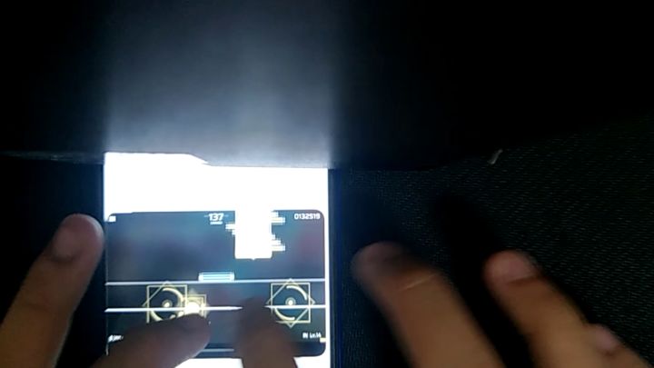 当你把Phigros当成Rizline来玩时截图