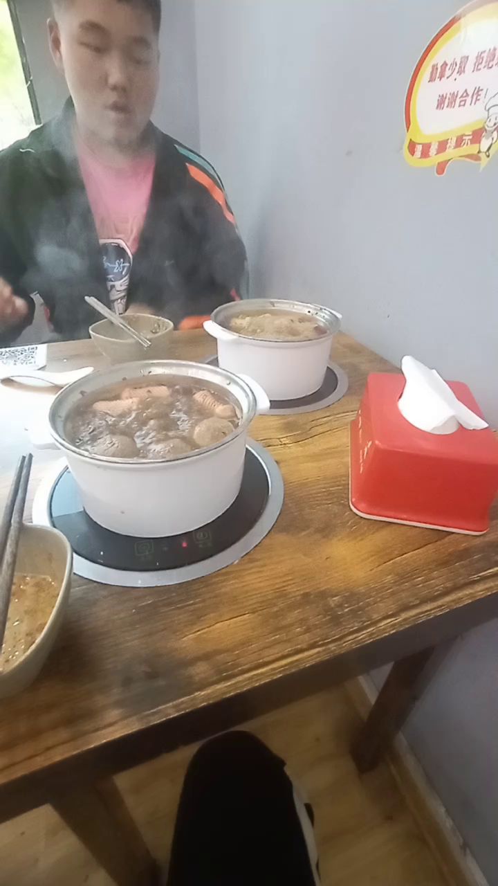 不想打游戏了，出来和兄弟吃点喝点。截图