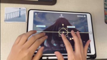 这个视频，讲述了两个男孩的故事