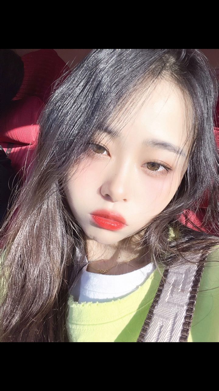 把玫瑰藏于盛夏 ，把海棠藏于深秋截图