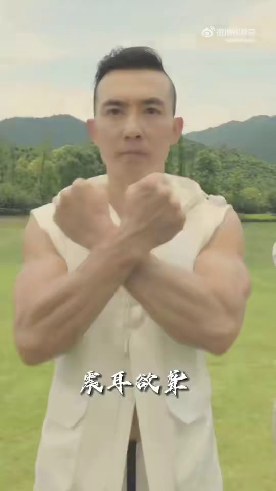 周杰伦新歌还没写完的话建议别写了！刘畊宏已经对《孤勇者》和小学生下手了......截图