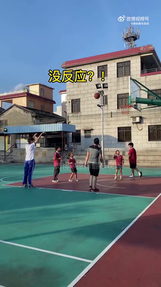 周杰伦新歌还没写完的话建议别写了！刘畊宏已经对《孤勇者》和小学生下手了......截图