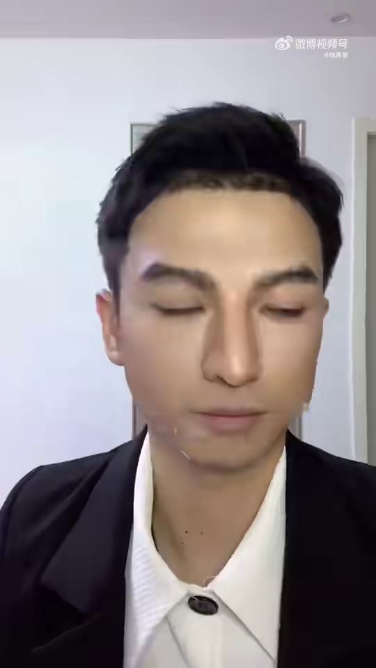 千万别相信地铁里遇到的帅哥!刚加微信就被朋友圈照片吓傻了...截图